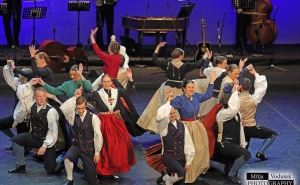 FOLKFARO REGRESSA COM  MÚSICAS E DANÇAS DO MUNDO