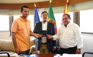 PRESIDENTE DA CÂMARA RECEBE ALUNO MEDALHADO COM OURO NAS OLIMPÍADAS DE MATEMÁTICA DA CPLP 