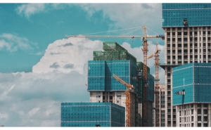Produção na construção cai 5,5% em julho - mas mostra sinais de recuperação