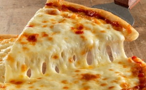 Ex-emigrante aposta em roulotte de pizzas para conquistar serra algarvia