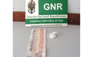 GNR detém homem por tráfico de estupefacientes e contrafação de moeda