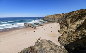 ODEMIRA COM 11 PRAIAS BANDEIRA AZUL, 9 QUALIDADE DE OURO E 3 ZERO POLUIÇÃO