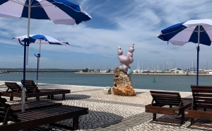 «Ribeirinha Beach» recria ambiente de praia à beira-rio
