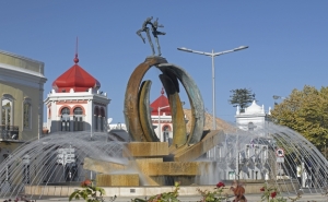 DIA DA CIDADE DE LOULÉ: APRESENTAÇÃO DE PROJETOS E INAUGURAÇÃO DA RUA DR. KOUMBA YALÁ