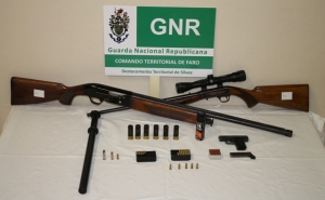GNR de Armação de Pêra detém indivíduo indiciado por posse de arma proibida