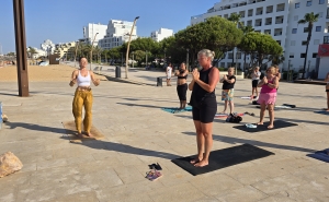 QUARTEIRA | Amanhecer tranquilo com Yoga por Caty Palibroda