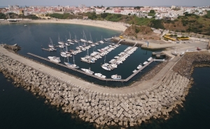 Praia Vasco da Gama e Porto de Recreio de Sines renovam Bandeira Azul