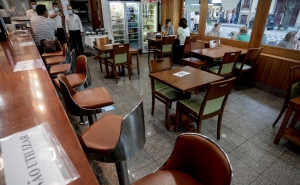 Covid-19: Acesso a restaurantes em 30 e 31 dez e 01 jan só com teste negativo ou autoteste feito à entrada