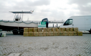 GNR apreende mais de duas toneladas de haxixe em embarcação em Cabanas de Tavira (Algarve)