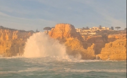 Auxiliado homem após queda numa zona de arribas em Lagoa