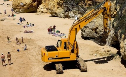 Derrocadas controladas na falésia da praia da Rocha