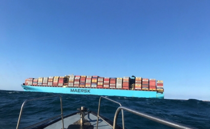 Navio mercante com cerca de 370 metros de comprimento sofre incêndio a bordo ao largo da costa algarvia