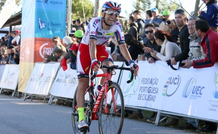 Tiago Machado lidera confortavelmente