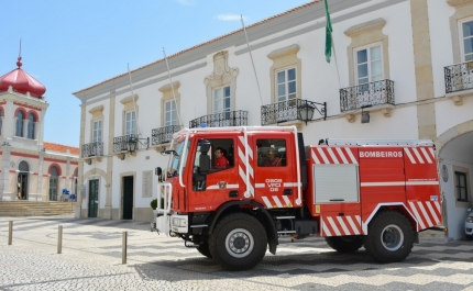 MUNICÍPIO DE LOULÉ REFORÇA FROTA COM MAIS UM VEÍCULO DE COMBATE A INCÊNDIOS FLORESTAIS