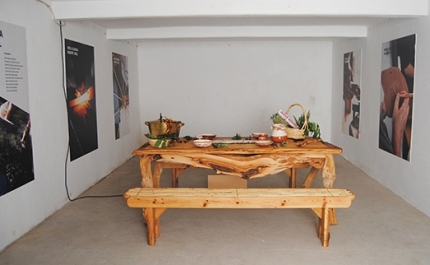 EXPOSIÇÕES «MESA AJUDADA» E «ARTISTAS DO MUNDO» NAS COMEMORAÇÕES DO DIA DE PORTUGAL EM ALMANCIL