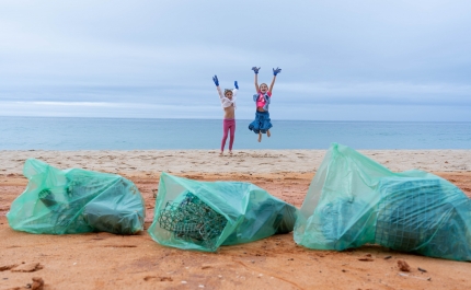 Vale do Lobo promove ação de limpeza da praia este sábado