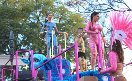 ESTREIA  DO CARNAVAL DE LOULÉ 2020 COM LOTAÇÃO ESGOTADA NO DESFILE DA MAGIA DE «LOULÉWOOD»