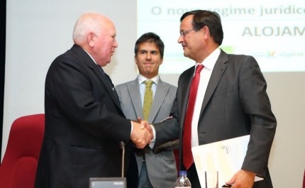 AUTARQUIA PROMOVE DEBATE SOBRE ALOJAMENTO LOCAL E OFICIALIZA BUE