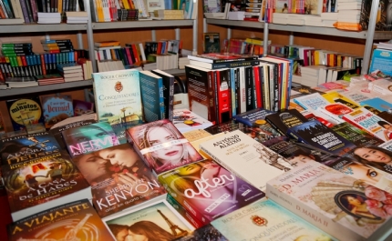 FEIRA DO LIVRO E DO ARTESANATO DE QUARTEIRA ANIMA CALÇADÃO DA CIDADE