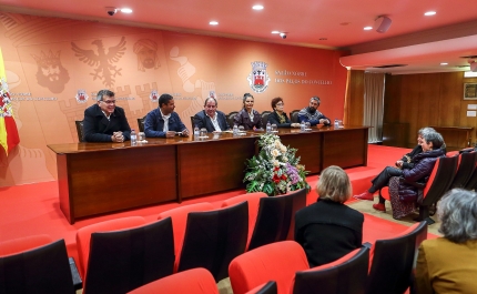 Albufeira assina acordo com sindicatos que permite dispensa ao trabalho no dia de aniversário