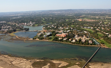 Casas de luxo nascem na Quinta do Lago – mais barata custa 2,7 milhões