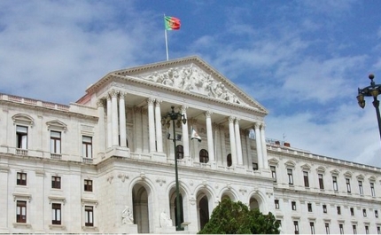 Covid-19: Parlamento autoriza renovação do estado de emergência até 15 de janeiro