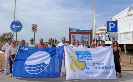 Praias de Portimão hasteiam a Bandeira Azul pelo 39º ano consecutivo 