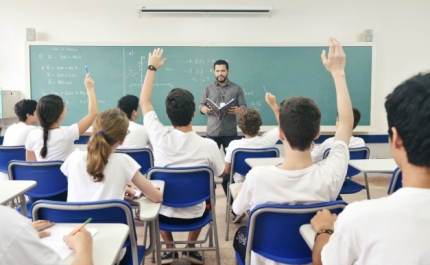 Quase cinco mil professores impedidos de progredir na carreira