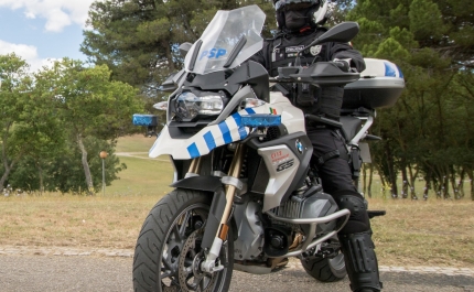 Agentes da PSP no Algarve percorrem EN2 para alertar contra a violência doméstica