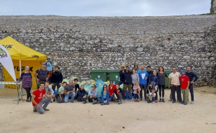 Comunidade escaladora recolhe 500 kg de lixo em falésia de Sagres