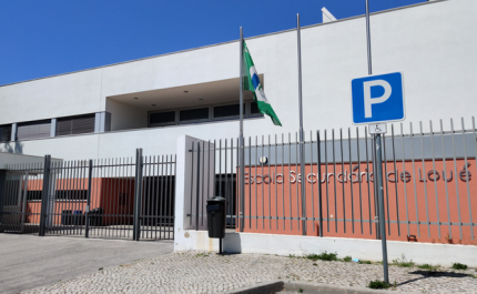 ESCOLA SECUNDÁRIA DE LOULÉ RECEBE AÇÃO DE SENSIBILIZAÇÃO PARA A DESCONTAMINAÇÃO DO ESTABELECIMENTO