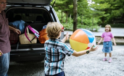 Vais de férias com filhos? Evita stress com este guia
