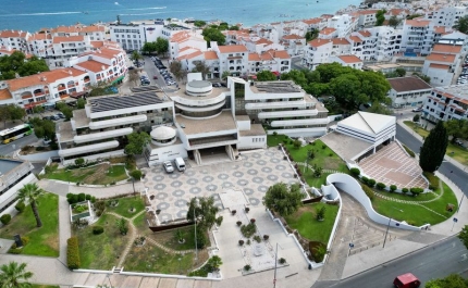 CÂMARA MUNICIPAL DE ALBUFEIRA  AUTORIZA OBRAS DURANTE O VERÃO