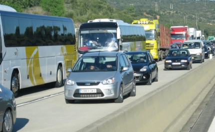 Oito veículos protestam contra portagens na Via do Infante