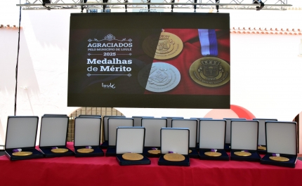 UNIVERSIDADE DO ALGARVE E CARLOS ALBINO RECEBEM MEDALHA DE HONRA DO MUNICÍPIO DE LOULÉ