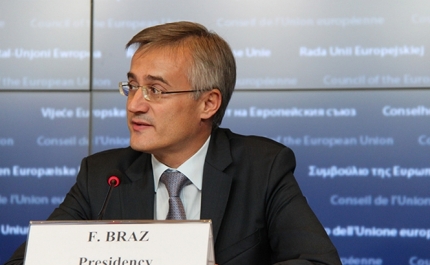 Enfarte deixa vice-primeiro-ministro do Luxemburgo, filho de algarvios, em estado «grave»