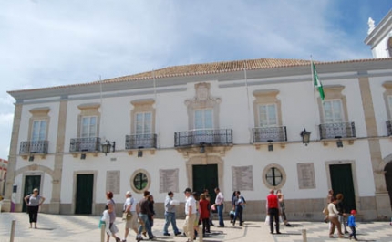 Câmara de Loulé contra fecho de duas escolas no concelho