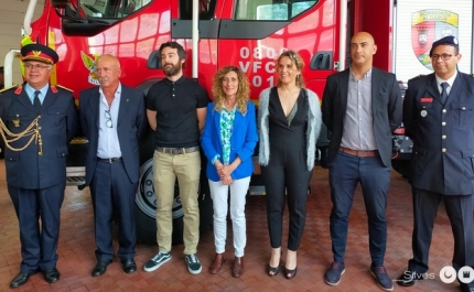 Em dia de aniversário | MUNICÍPIO DE SILVES OFERECE VIATURA DE COMBATE A INCÊNDIOS FLORESTAIS/RURAIS À ASSOCIAÇÃO HUMANITÁRIA DE BOMBEIROS VOLUNTÁRIOS DE SILVES 
