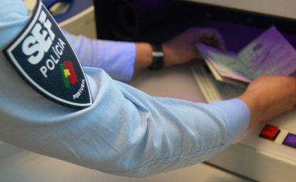 SEF reforça meios no aeroporto de Faro e alerta para possibilidade de aglomerações