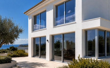 Procura por janelas eficientes cresce no Algarve e leva Caixilho PVC a reforçar a aposta na inovação