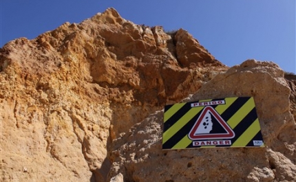 Algarve tem 75 praias em perigo de derrocada mas veraneantes não ligam