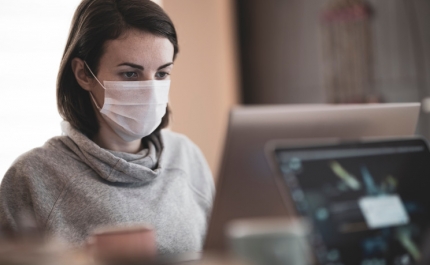 Máscara passa a ser obrigatória no local de trabalho a partir de hoje