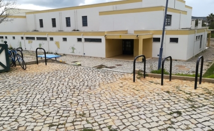 Câmara Municipal de Faro instala parqueamento de bicicletas nas escolas do concelho
