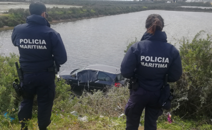 Polícia Marítima e Polícia de Segurança Pública recuperam viatura furtada e abandonada na Ria Formosa
