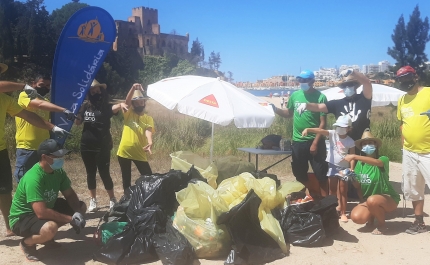 Arade Azul recolhe 500 quilos de lixo na Praia da Angrinha