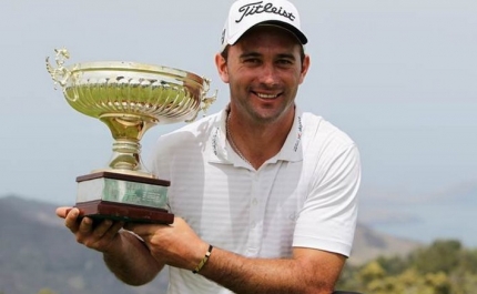 GOLFISTA RICARDO SANTOS VAI À ESCOLA