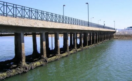 Nova ponte para a praia de Faro contestada em tribunal