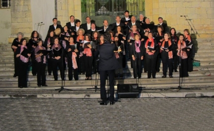 Chega o Verão e as ruas de Faro enchem-se de música e dança