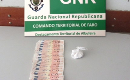 Jovem detido por usar notas falsas