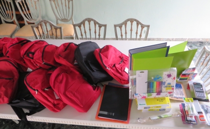 ASCA e ACCA entregam Mochilas Recheadas de Materiais a crianças carenciadas